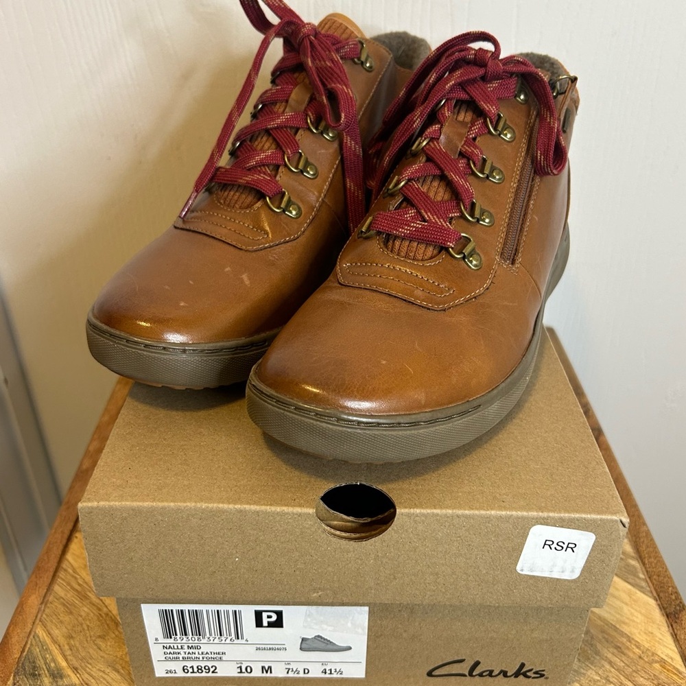 NIB Clark’s Nalle Mid‎ Side-Zip Leather Walking Boot, Women’s Size 10
